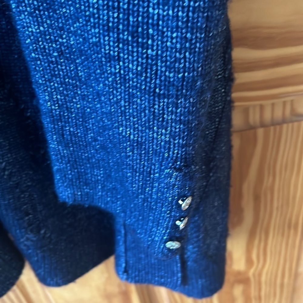Beautiful WHBM Sweater - Size Large - Picture 6 of 8